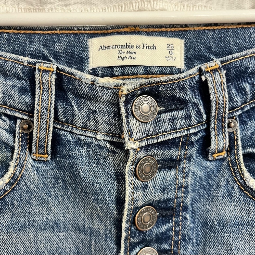 Abercrombie & Fitch The Mom High Rise Jeans - Picture 4 of 8